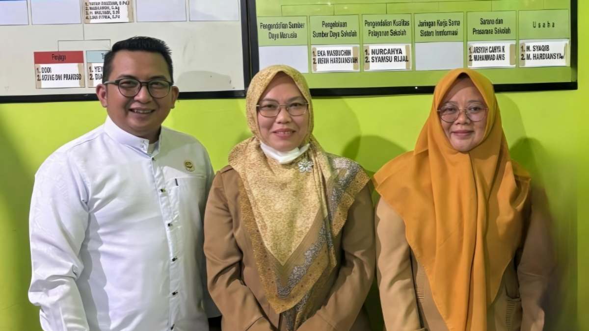 Tak Melupakan Jasa Guru, Rizki Topananda Kunjungi SDN Perwira 2