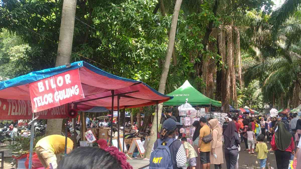 Dalam Sehari, Pedagang UMKM Hutan Kota Bekasi Dipungli 10 Kali?