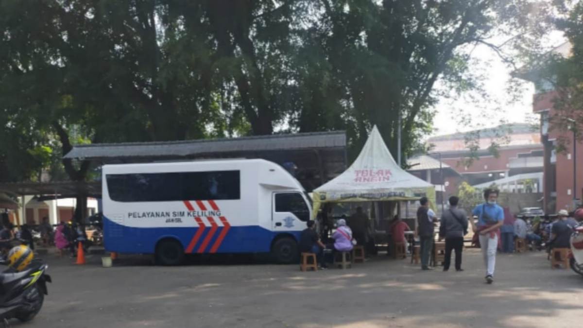 SIM Keliling Polres Metro Bekasi di Harapan Indah
