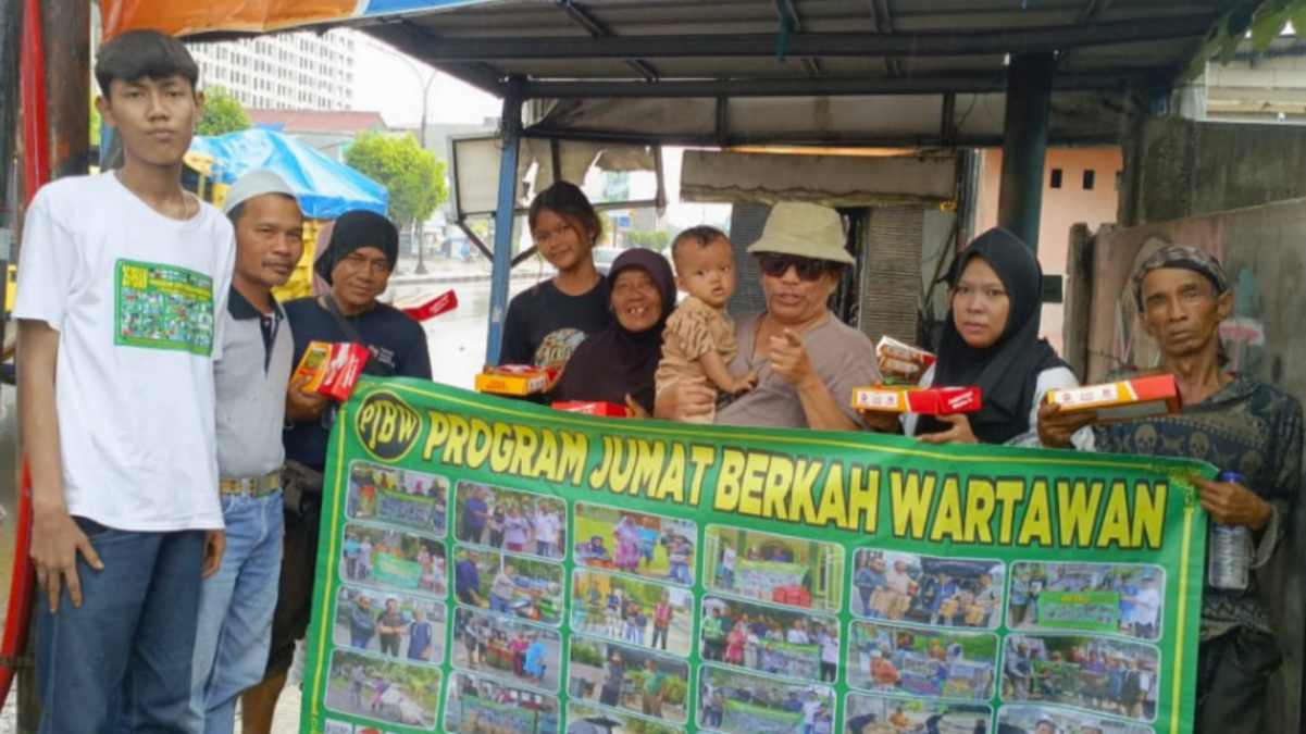 PJBW ke 59 Bagikan 80 Paket Nasi untuk Pemulung