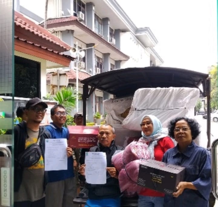 Dinsos Bekasi Salurkan Bantuan untuk Warga Terdampak Banjir