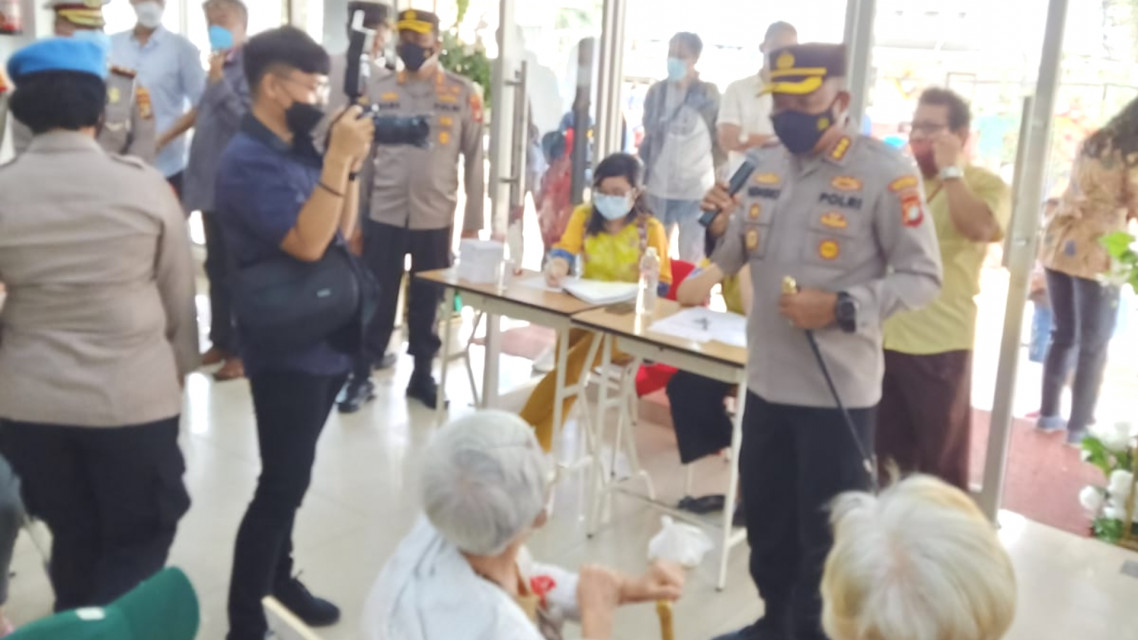 Polsek Bekasi Timur dan Yayasan Bersinergi Kejar Target Vaksin