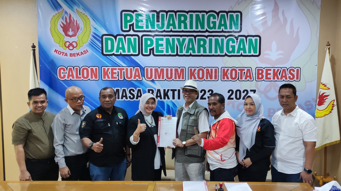 Penuh Semangat, Ekowati Kembalikan Formulir KONI Kota Bekasi
