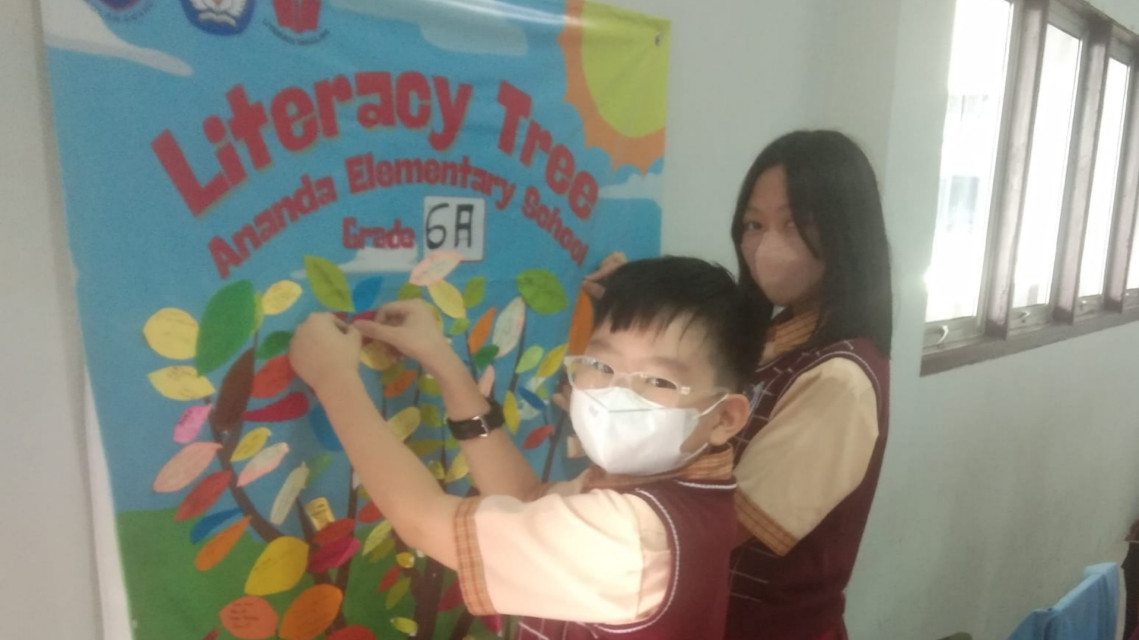Melalui Pohon Literasi, SD Ananda Bekasi Budayakan Membaca