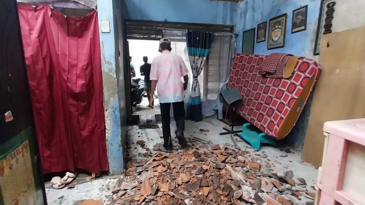 Puting Beliung di Bekasi Utara, Satu Warga Tertimpa Reruntuhan Atap