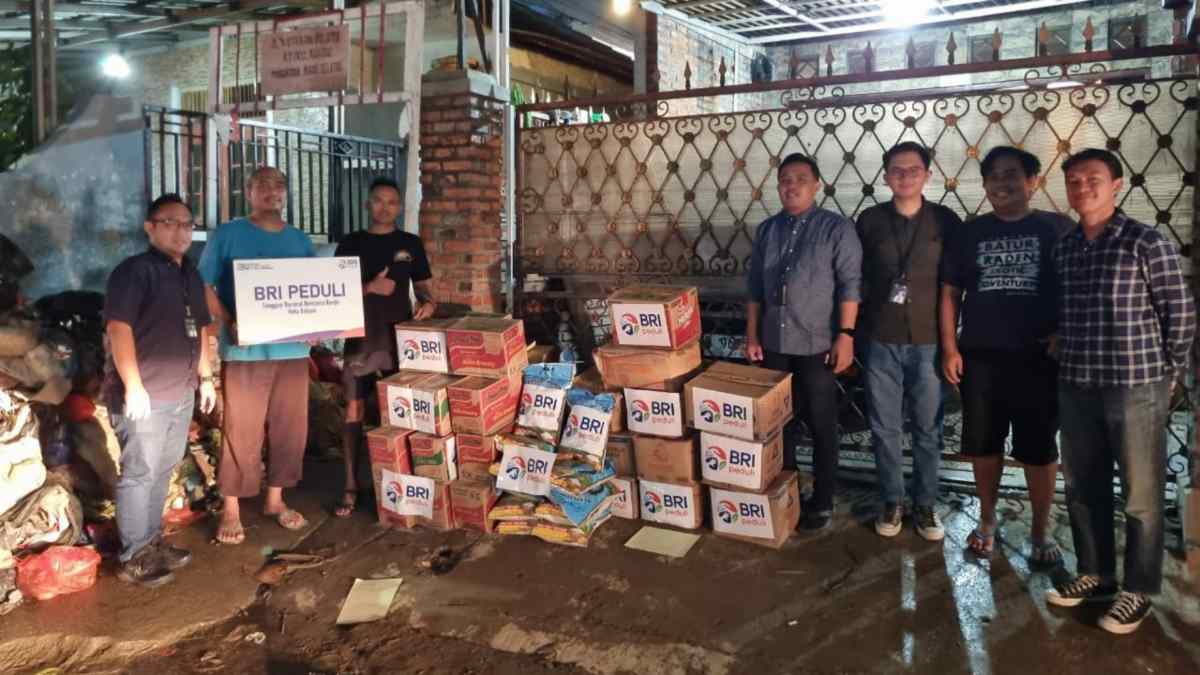 BRI Kantor Cabang Bekasi Juanda Sigap Salurkan Bantuan Banjir