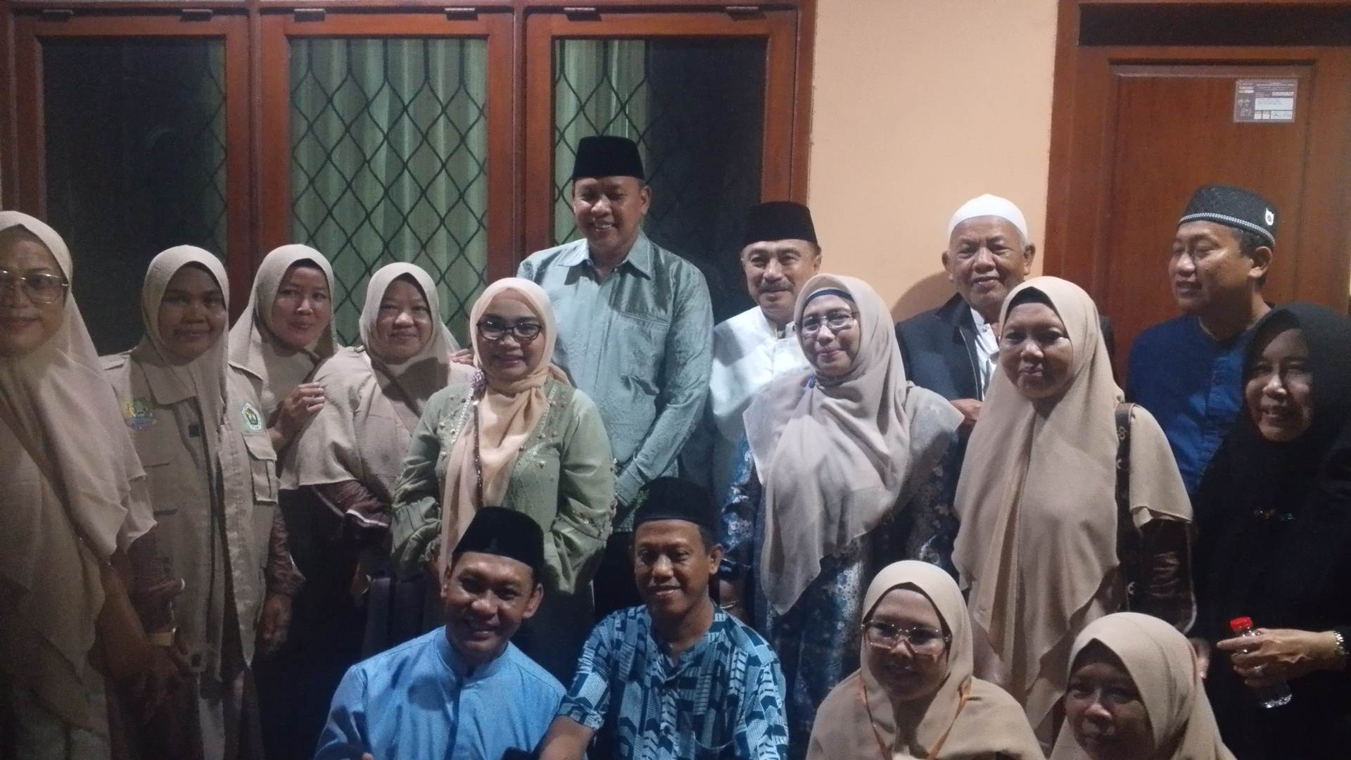 Masjid Al-Muslimun Jadi Pusat Santunan Yatim dan Duafa di Bekasi