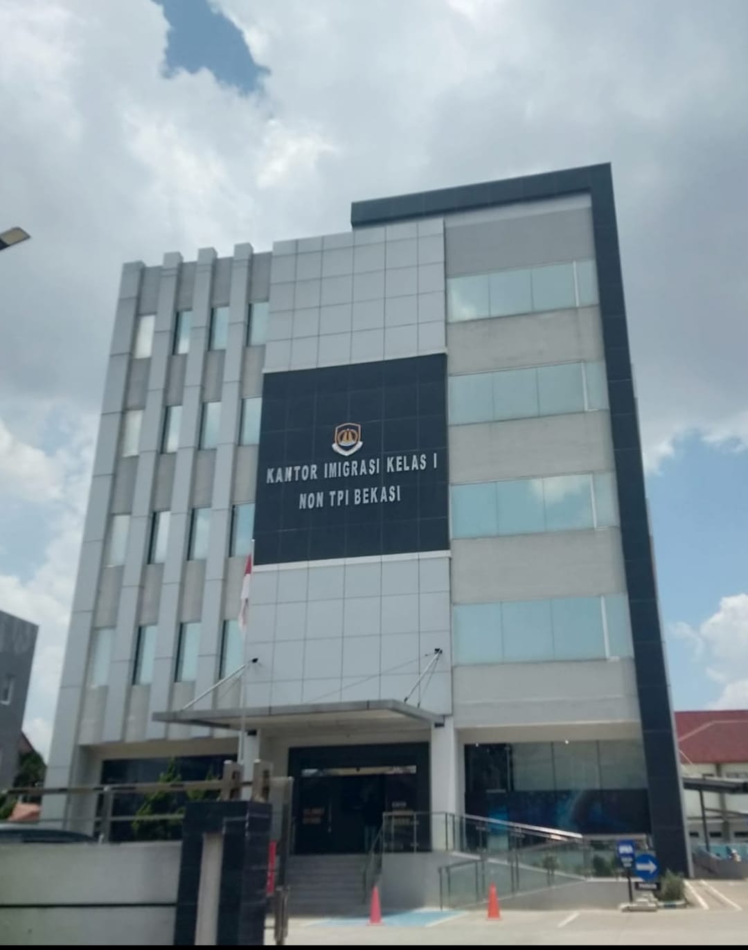 Imigrasi Bekasi Gelar Korve Kebersihan Dukung Gerakan Indonesia Asri