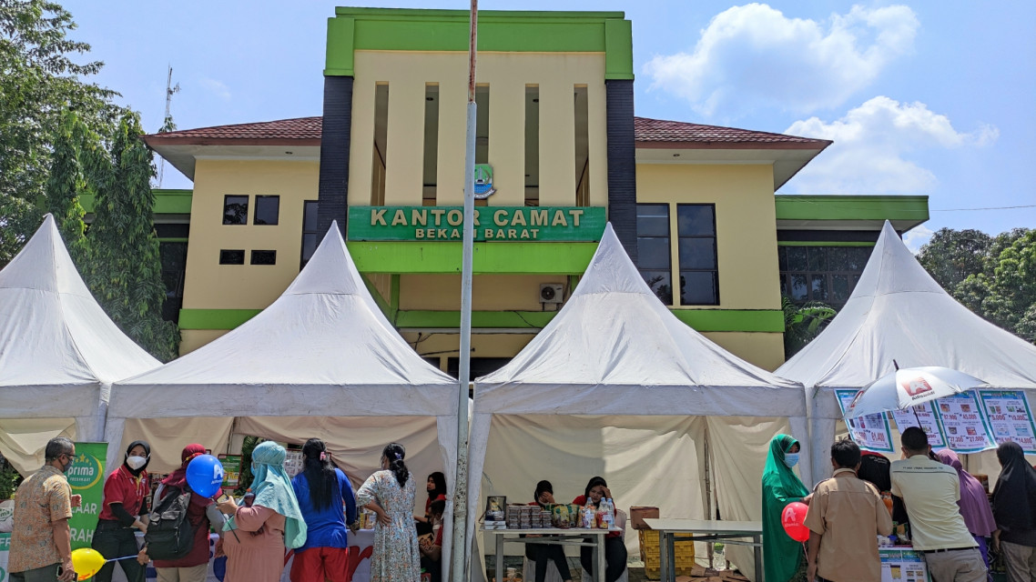 Antusias Warga Di Bazaar Ramadhan Kecamatan Bekasi Barat