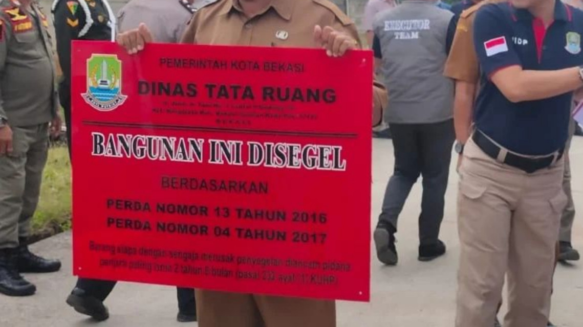 Pemerintah Kota Bekasi Segel Perumahan Hadez Jatiasih