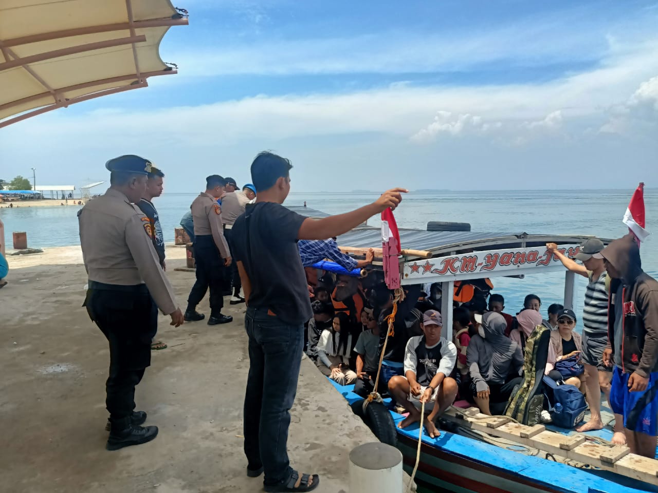 Anggota Pospam Lebaran 2025 himbau wisatawan jaga keselamatan