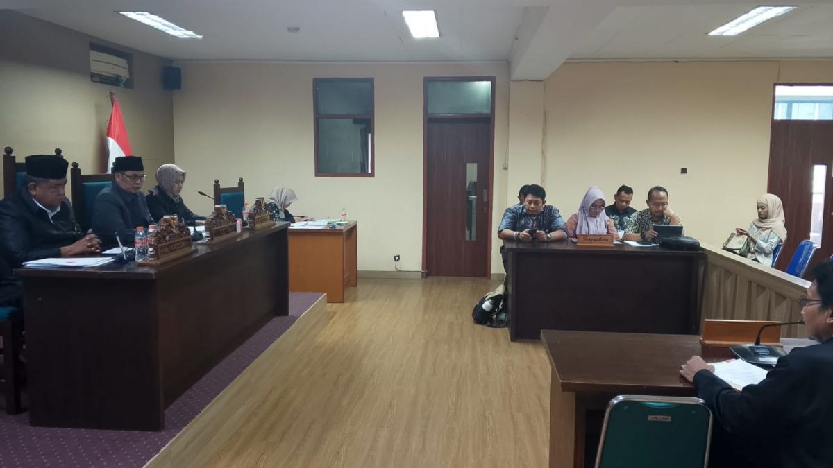 Sidang Awal Sengketa Informasi Publik Kepala Desa Tambun Mangkir