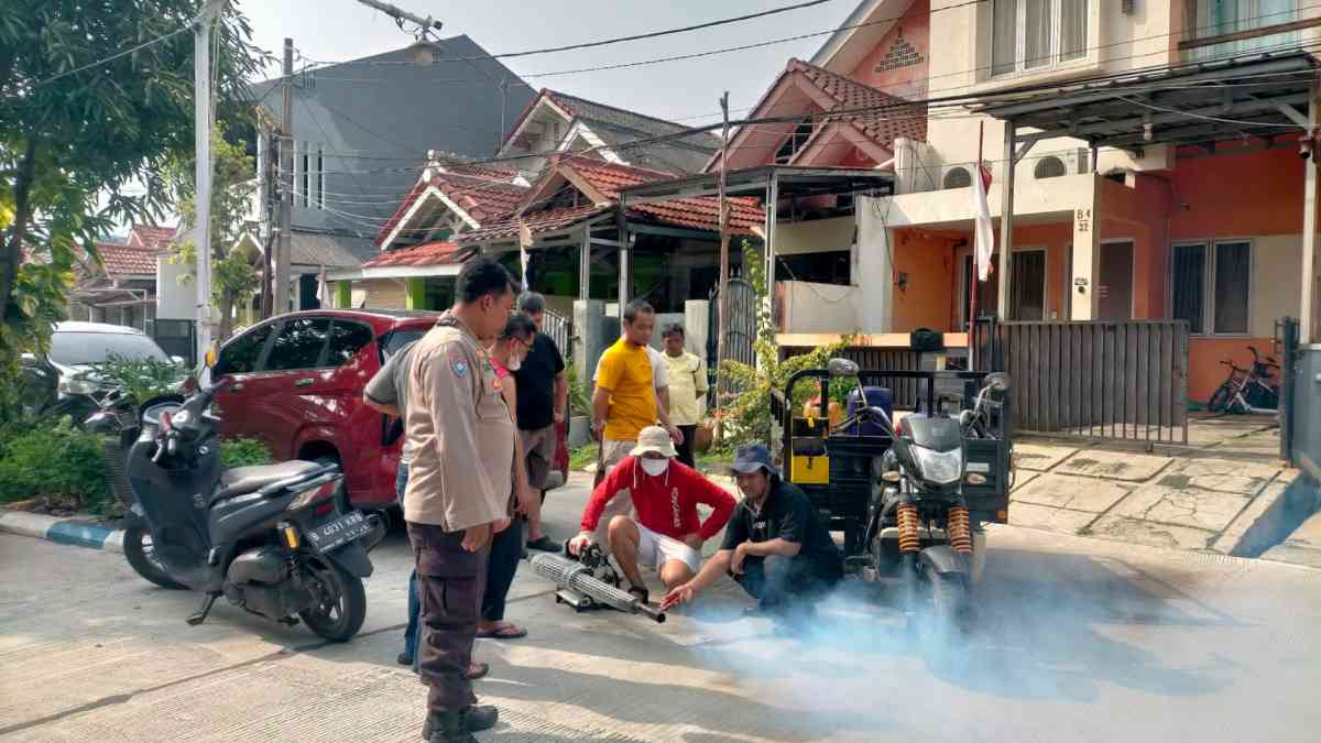 Cegah Nyamuk Demam Berdarah bhabinkamtibmas Kerja Bakti Foging