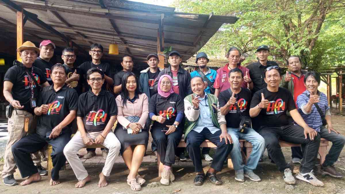 HPN 2025 Wartawan Bekasi Raya Lakukan Penanaman Pohon Mangrove