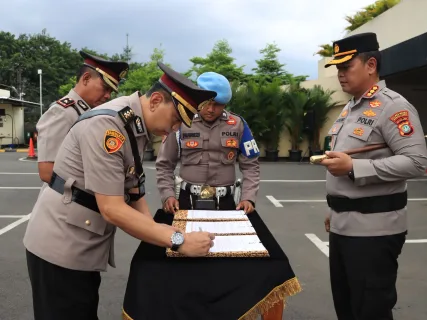 Kapolres Metro Bekasi Kota Pimpin Sertijab Kasat Intelkam, Kasat Binmas, dan Kapolsek Bekasi Selatan