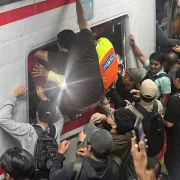 Tabrakan Hebat KRL Commuter Line dan KA Argo Bromo Anggrek di Bekasi Timur, Evakuasi Korban Berlangsung Dramatis