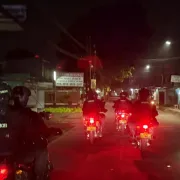 Brimob Metro Jaya Sigap Amankan Kebakaran SPBE di Bekasi, Situasi Cepat Terkendali