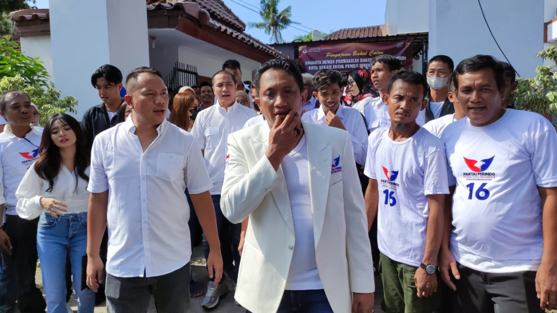 Bertabur Artis, Perindo Kota Bekasi Serahkan Berkas Bacaleg