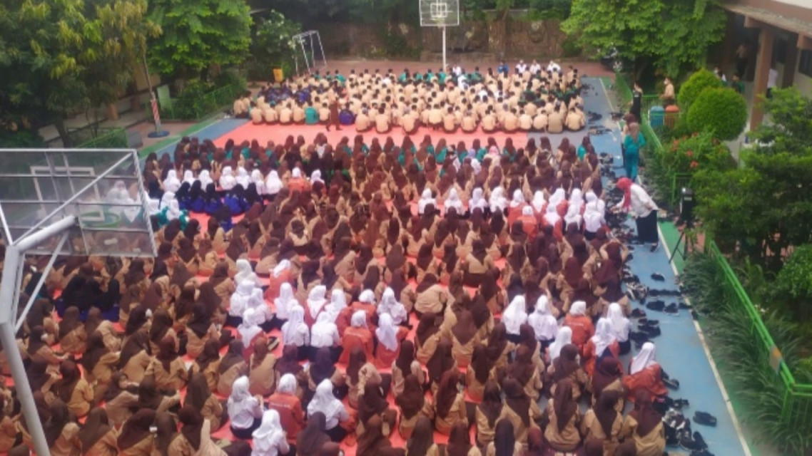 SMKN 6 Bekasi Wajibkan Siswa Tadarus dan Shalat Dhuha