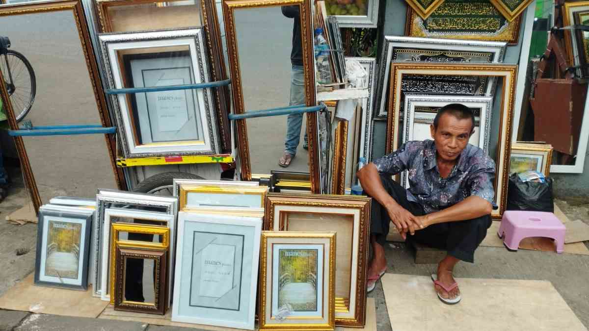 Pedagang Pigura Keluhkan Pesanan Foto Presiden dan Wakil Presiden Sepi