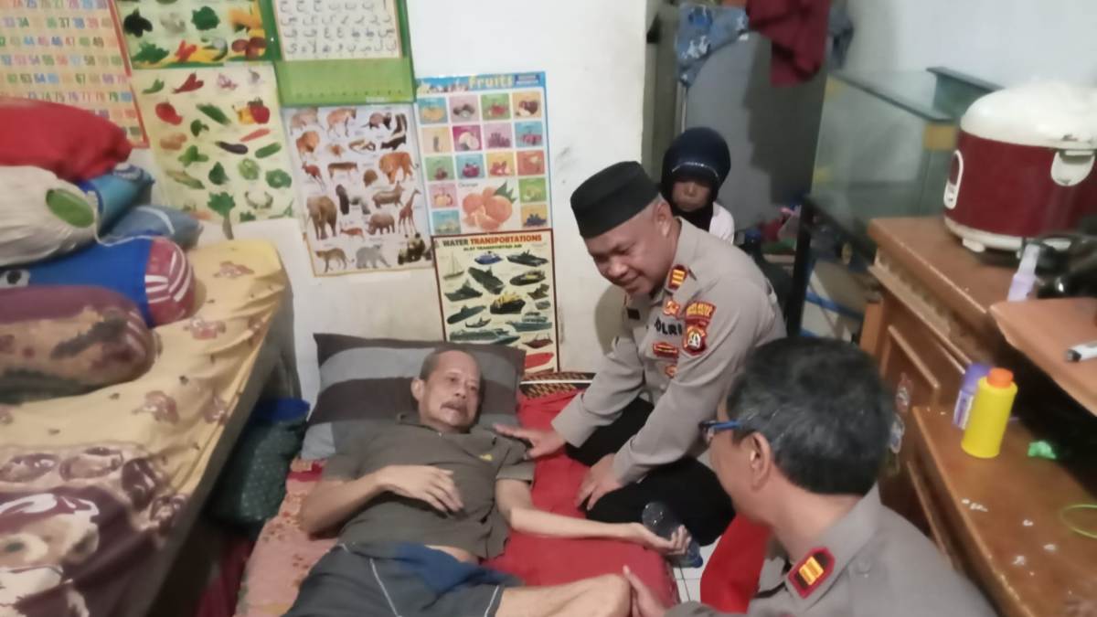 Giat Empathy Building Kapolsek Bekasi Barat Berikan Bantuan Ke Warga