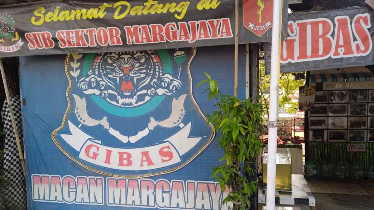Dukung Pemkot, GIBAS Bongkar Sendiri Poskonya di Bantaran Kali Bekasi