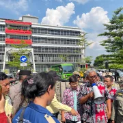 BEM STIES Mitra Karya Gelar Aksi Unjuk Rasa di Kantor Disperkimtan Kota Bekasi