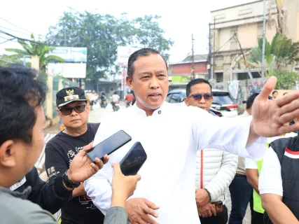 Resmikan Perbaikan Jalan Raya Pekayon, Tri Adhianto Komitmen Berikan Kenyamanan Dan Keselamatan Masyarakat
