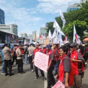100 Orang Buruh Datangi DPR/MPR dalam Rangka Mayday, Polda Metro Jaya Menyambut dengan Humanis