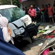 Mobil Operasional SPPG Bekasi Timur Kecelakaan Tunggal, Empat Orang Terluka