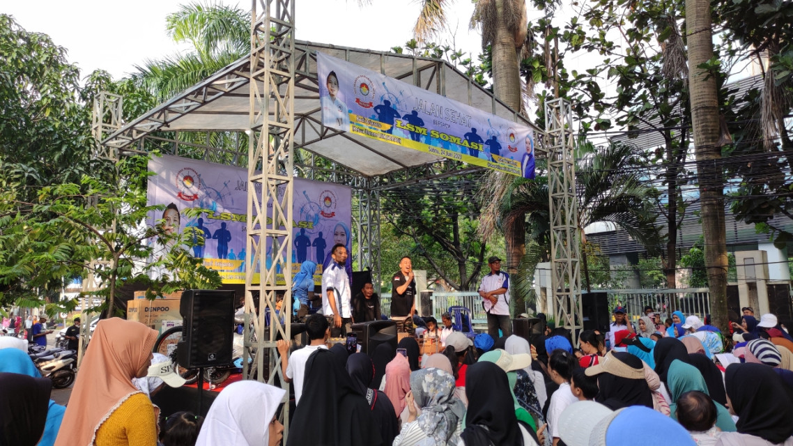Ribuan Peserta Hadiri Jalan Sehat Bersama LSM Somasi di Bekasi