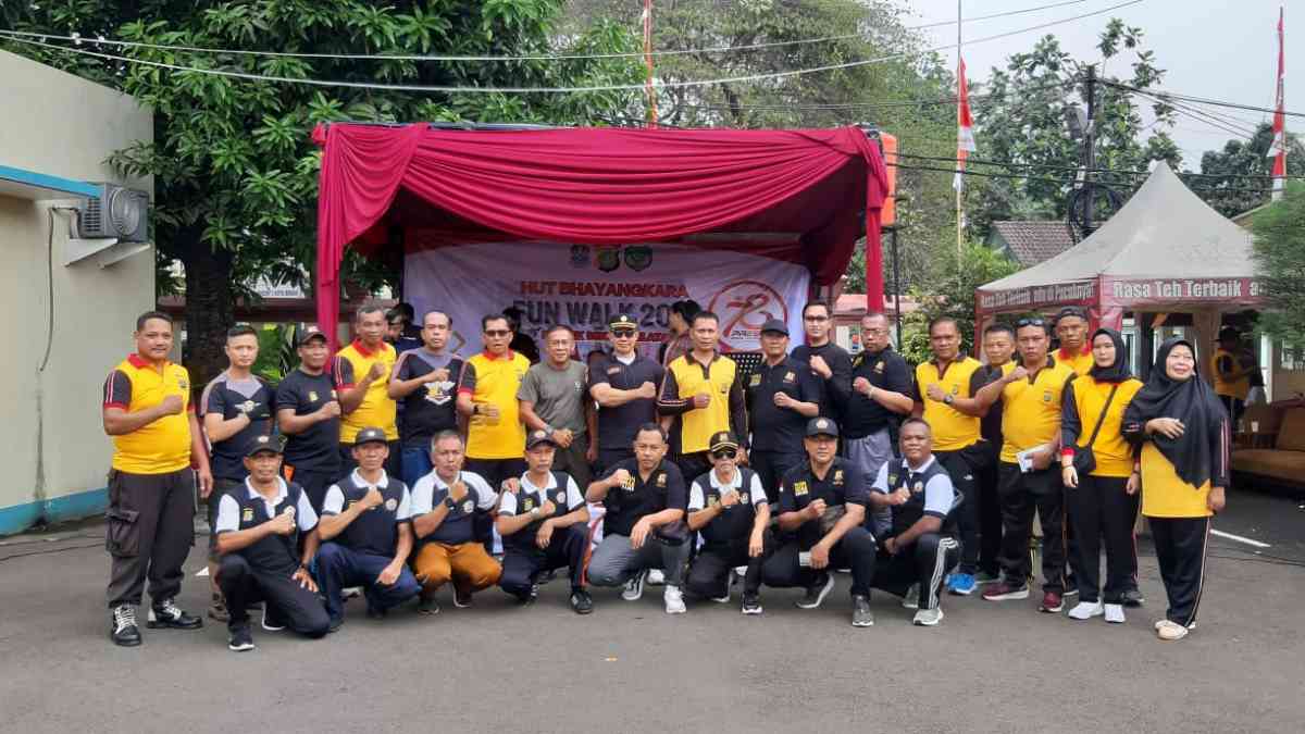 HUT Bhayangkara ke-78, Polsek Bekasi Selatan Gelar Jalan Santai
