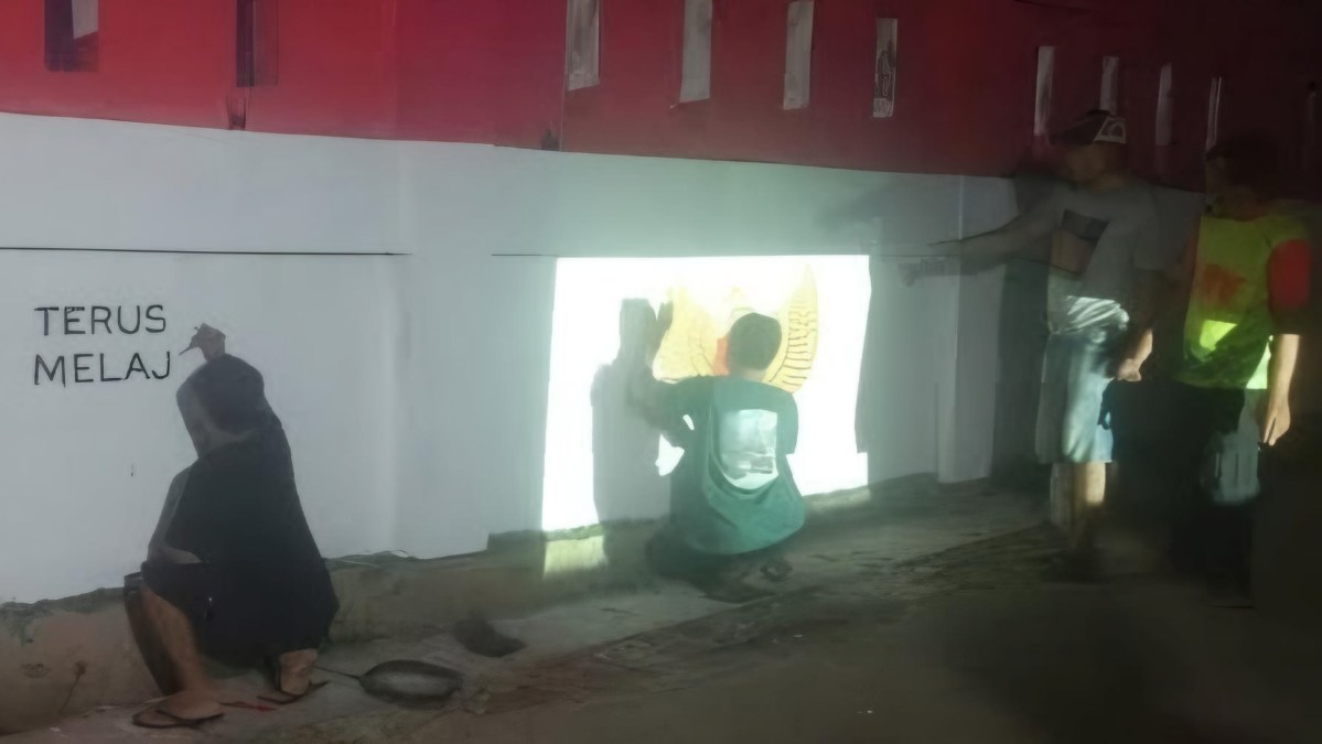 Cegah Vandalisme Warga Hias Tembok Dengan Aneka Gambar