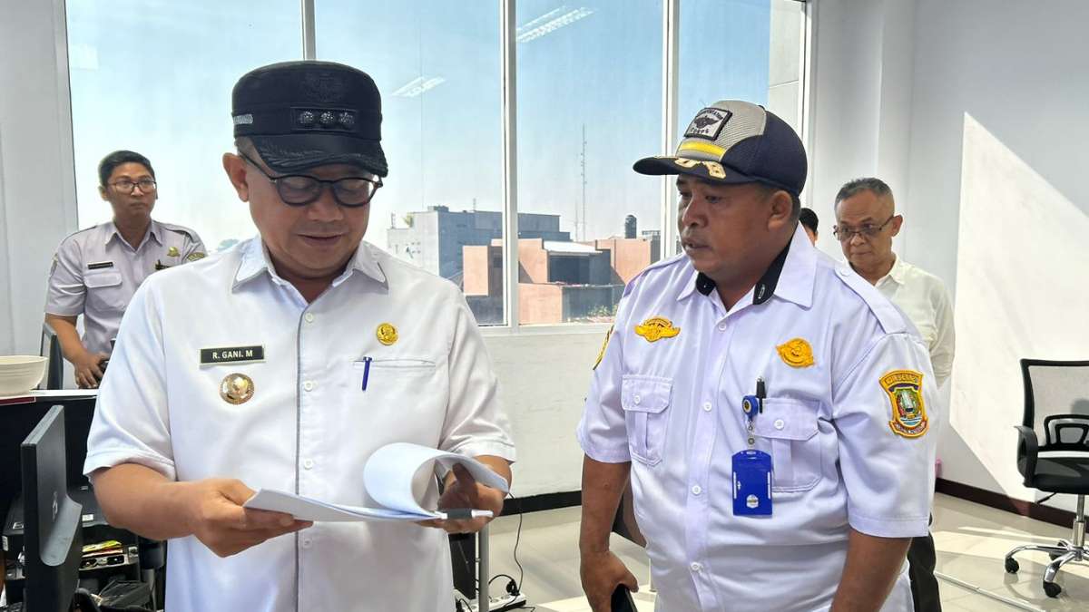 Pj Wali Kota Bekasi Sidak Kantor Uji Kendaraan, Pastikan Bebas Pungli
