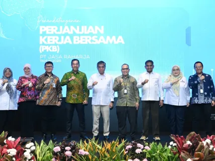 Menaker Saksikan Penandatanganan PKB Jasa Raharja dan Serikat Pekerja, Titipkan Tiga Agenda Strategis