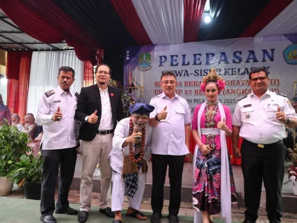 Plh Wali Kota Bekasi Hadiri Pelepasan Siswa Kelas IX SMPN 35, Tekankan Pentingnya Melanjutkan Pendidikan