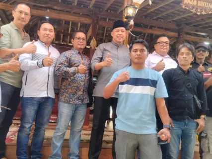 Budi Ariyanto Ketum LSM Somasi Sambut Kepulangan Wali Kota Bekasi Usai Menunaikan Ibadah Haji