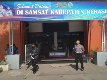 Pembayar Pajak di Samsat Cikarang Wajib Patuhi Protokol Kesehatan, yang Tidak Taat Diimbau Gunakan Layanan Online