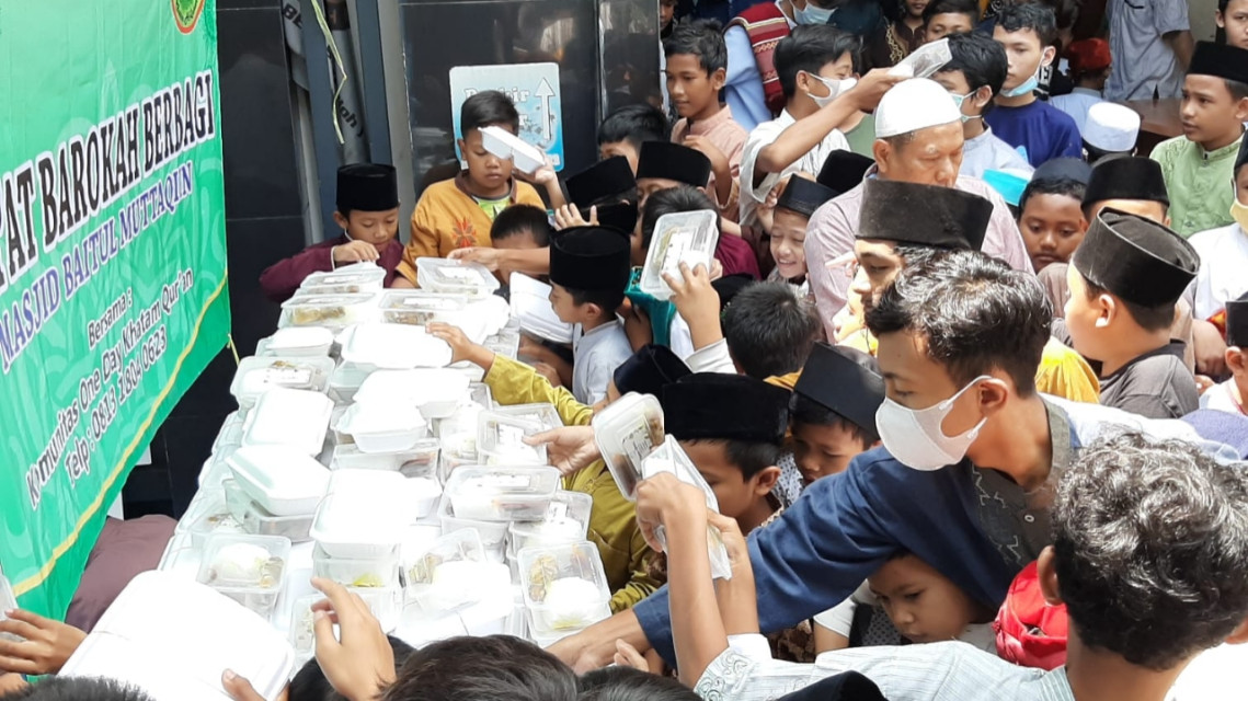 Relawan Kemanusiaan Forum Gerebek Indonesia Luncurkan Dapoer Yatim Box