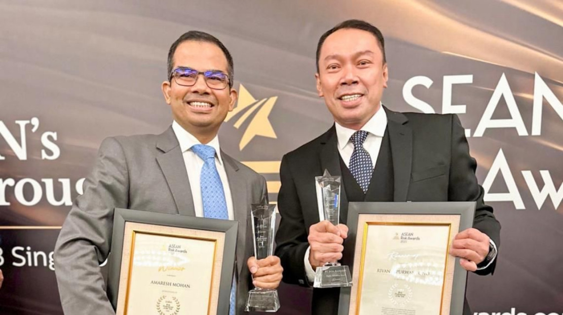 Rivan A. Purwantono Terima Risk Professional Of The Year ARA 2023