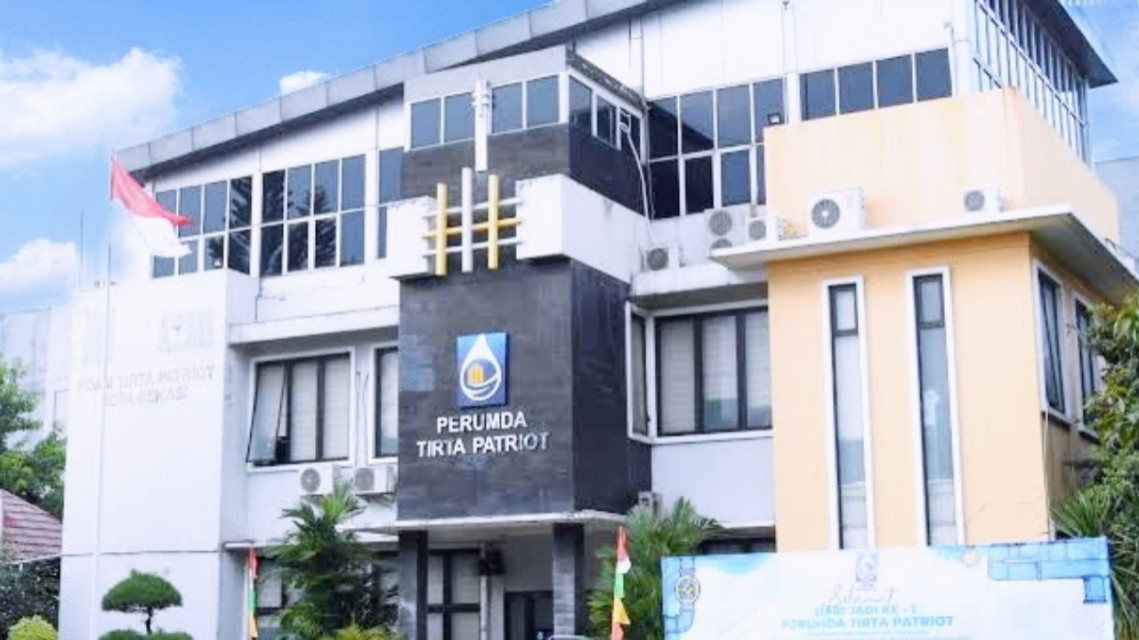 Sah, Aweng Dilantik Jadi Dirut Perumda Tirta Patriot