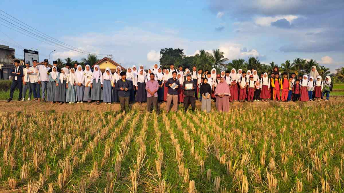 LAZNAS DDII Salurkan Bantuan Sekolah untuk Anak Yatim di Tasikmalaya