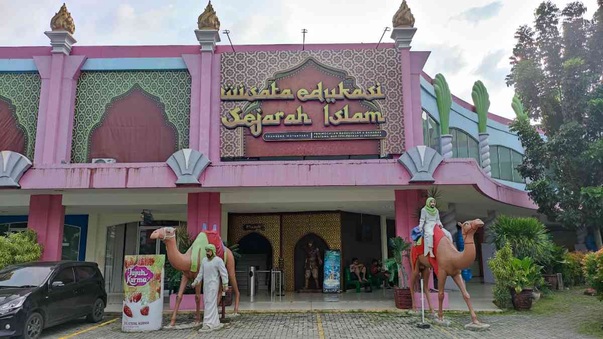 Bekasi Punya Wisata Edukasi Sejarah Islam Yang Unik