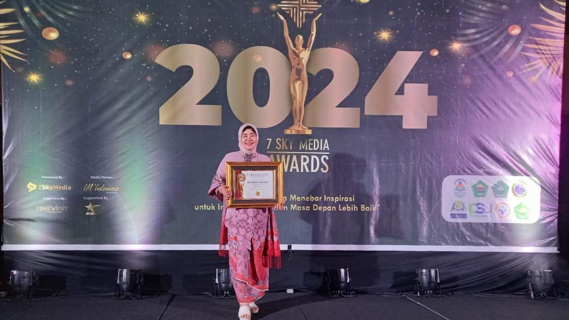 Ekowati Raih The Most Impactful Women Education Figure of The Year