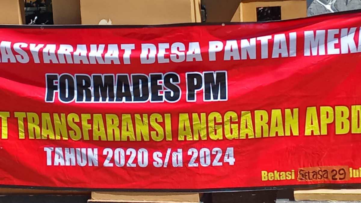 Ratusan Warga Demo Tuntut Transparansi Dana Desa Pantai Mekar