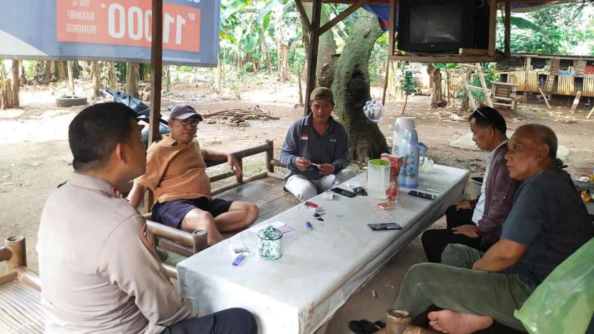 Warga dan bhabinkamtibmas jatiranggon jalin sinergi