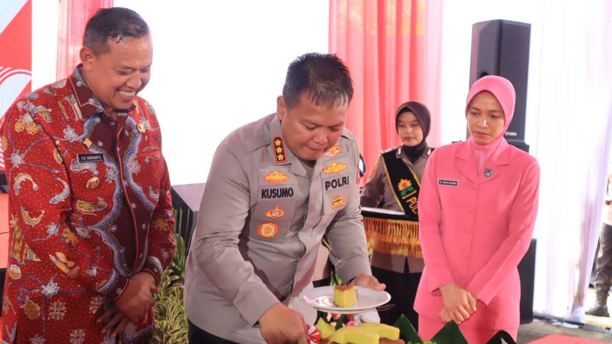 Polres Metro Bekasi Kota Gelar Tasyakuran HUT Bhayangkara ke-79.