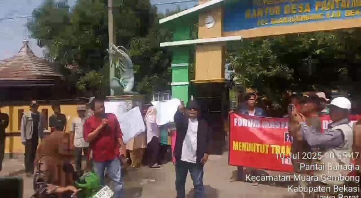Ratusan Warga Pantai Mekar Tuntut Transparansi Dana Desa 2020-2024