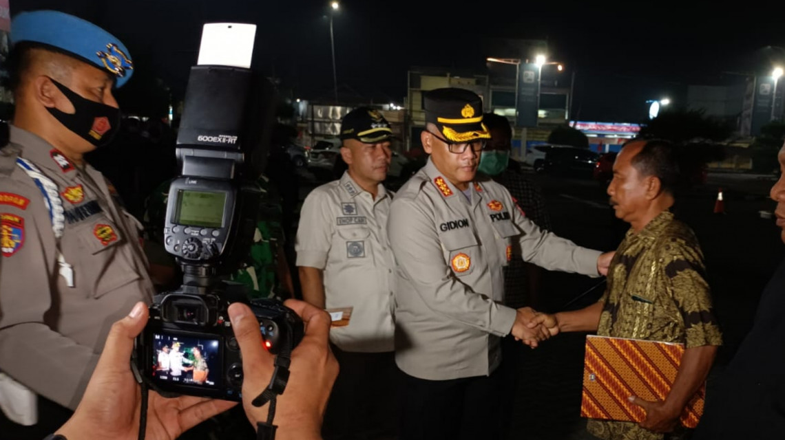 Hansip Gagalkan Pencurian, Kapolrestro Bekasi Beri Penghargaan