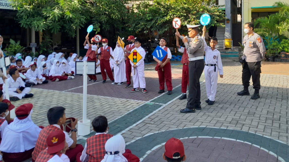 Sosialisasi Lalin, Polsek Babelan Beri Edukasi